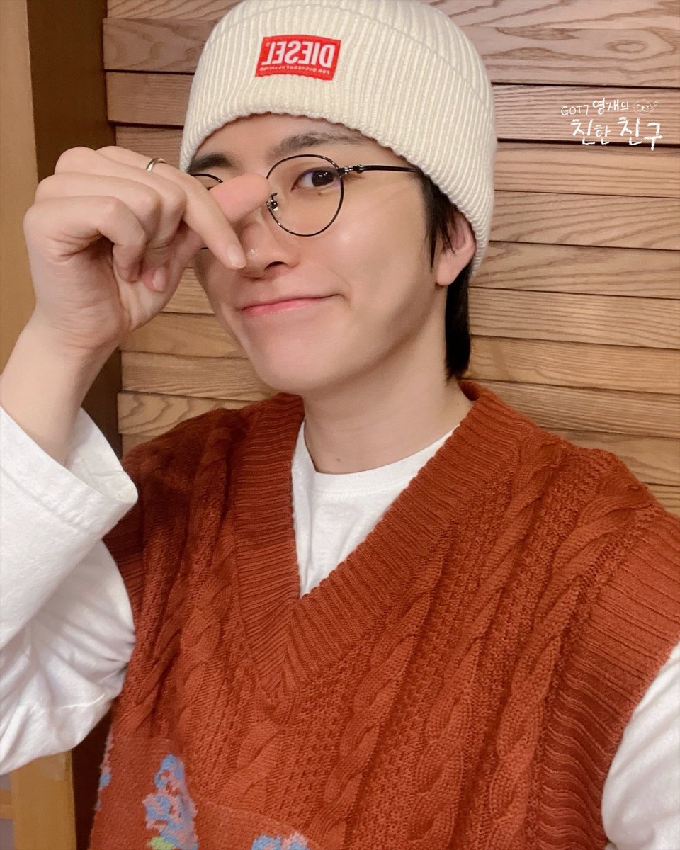 mbcbf_ever's tweet photo. 🦦친친🦦

오늘 달디가 입은 예쁜 조끼는
팬분께서 몇년 전에 보내주신 선물이래요!
기억난 달디의 요청으로 감사인사 드리옵니다 🥰

#MBC #RADIO #GOT7영재의친한친구 #친한친구 #친친 #달친친 #달디 #GOT7 #갓세븐 #영재 #YOUNGJAE https://t.co/5OK8NoG0P6