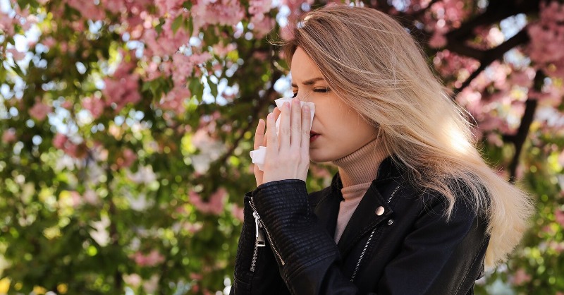 NWHospital's tweet photo. Achoo! 🤧 It's that time of year again and we're here to help clear up any confusion about the signs and symptoms of allergies.