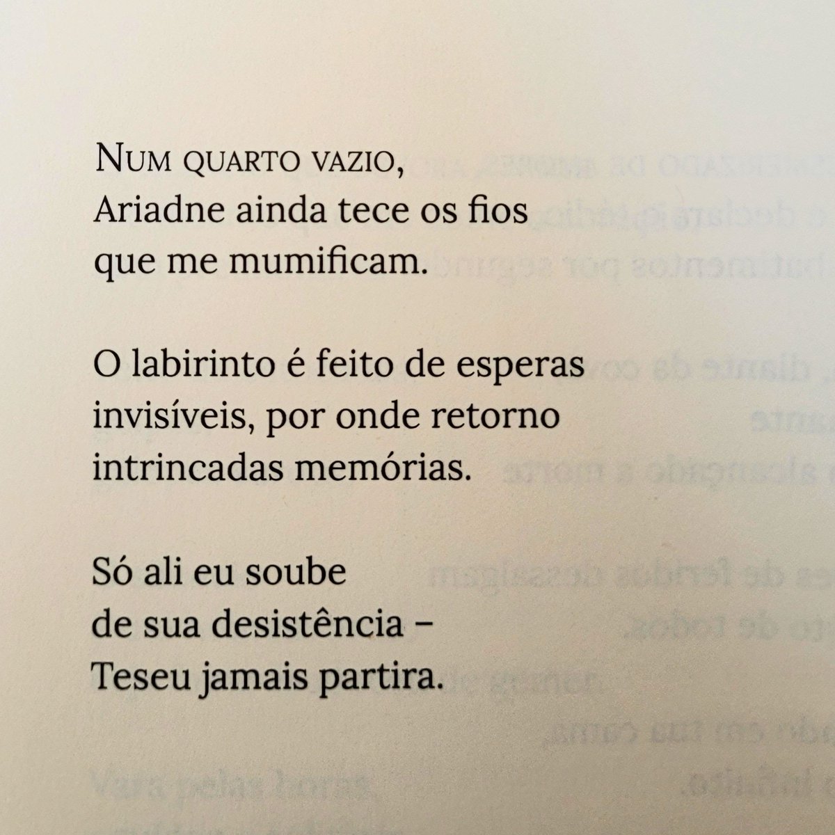 De Roberta Tostes Daniel em "ainda ancora o infinito". Página 30, <a href="/editoramoinhos/">Editora Moinhos</a>.

#poesia #poesiabrasileira #robertatostesdaniel
