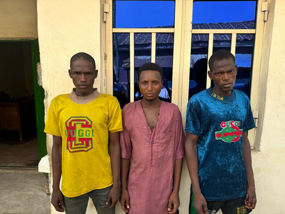 Nasarawa State Police Command has arrested 3 suspected kidnappers in Mararaba. The suspects, identified as Babangida Abdullahi, Mohammed Abubakar, and Yakubu Sani were arrested for allegedly conspiring to kidnap Ibrahim Idris, an uncle to one of the suspects.