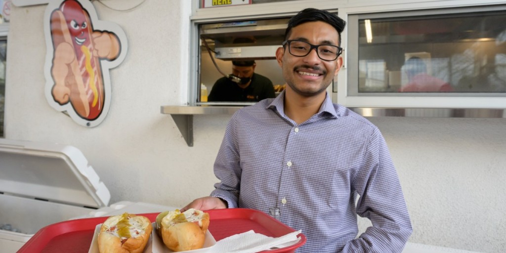 Meet Eddie Vargas, a third-year medical student at @UAZMedTucson. Raised in Tucson, his journey into medicine was shaped by navigating health care for his Spanish-speaking parents. Now, he’s dedicated to serving underserved communities. bit.ly/42Te0k6 @UAZPublicHealth