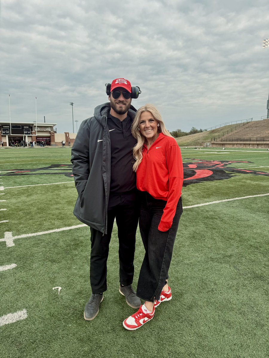 Coach_RivWalker's tweet photo. FOOTBALL IS NOT A JOB IT’S A LIFESTYLE!!! #RRR #QBU https://t.co/aAxiGnCkYO