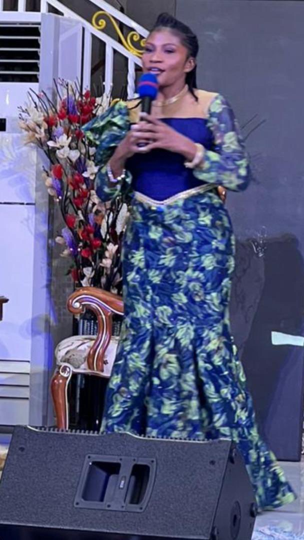 Big heads fix big hat, small head can't fix big hat.