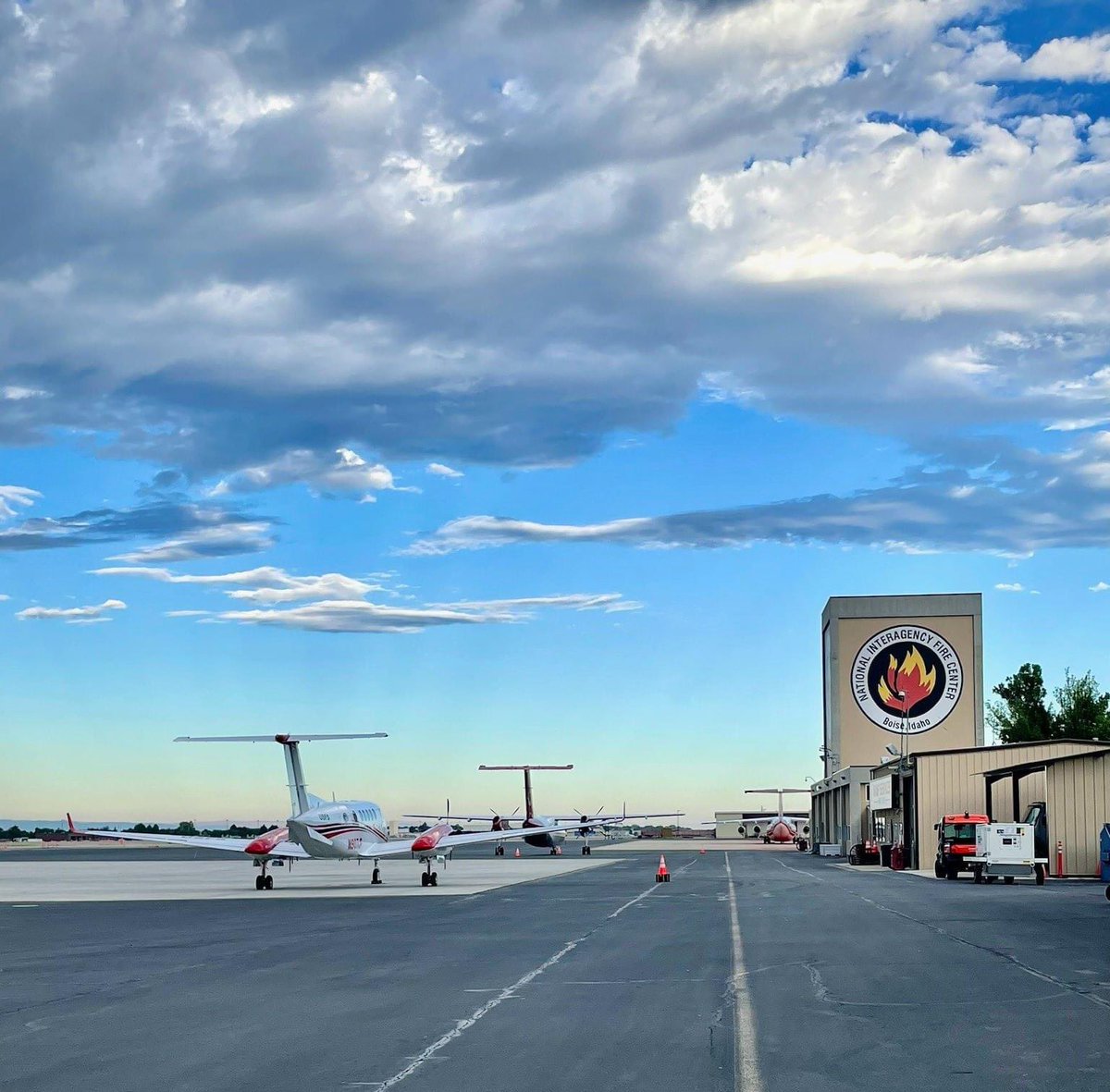 Ready for a next level #FireJob? BLM Fire is looking for a new branch chief of Preparedness and Suppression Operations at the National Interagency Fire Center.
 
🗺Boise, ID
📌GS 14
📝 Apply here by 5/06: usajobs.gov/job/788019800
📷 Nicole Hallisey, BLM Fire