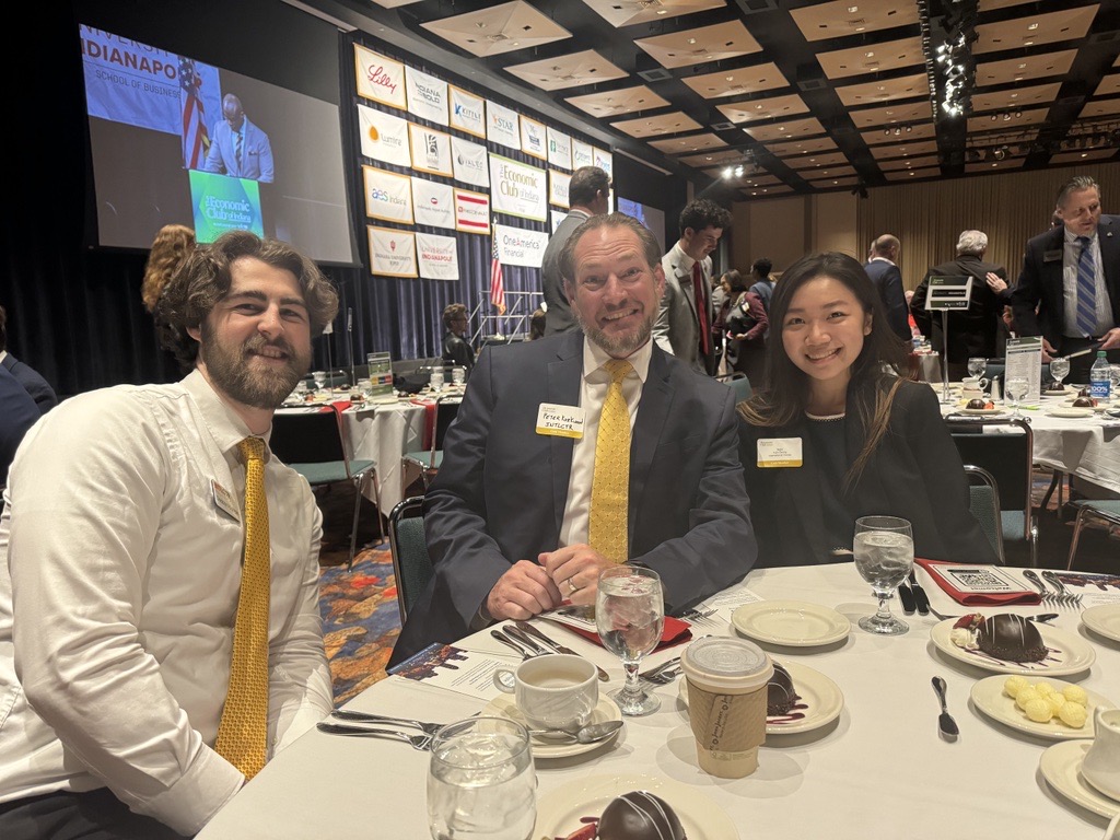 The #INTLCTR had the pleasure of hearing from @Cummins Chair and CEO, Jennifer Rumsey, at today's luncheon with the @EconomicClubIN.

A special thank you to Sheila Smiley (@hironsandco) and Davyd Hall (@HigherEdIN) for joining us this afternoon! #EconLunch #INTLCTR