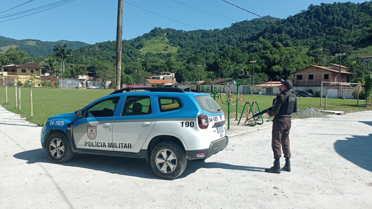 PMERJ's tweet photo. #2CIPM com o 1ª Pelotão está executando ação preventiva no Corisco, alternando entre postos de baseamento e patrulhamentos em locais estratégicos definidos pelo planejamento operacional. #PatrulhamentoEstratégico #SEPM #5CPA https://t.co/k8lsV1ZUoN
