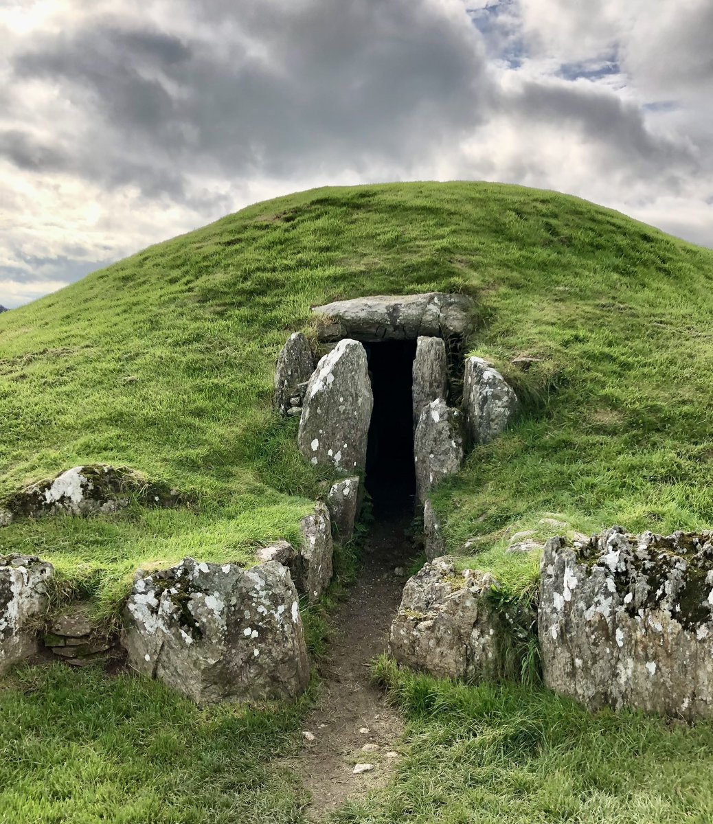 Bryn Celli Ddu radiating absolute vibes, October 2021 #TombTuesday