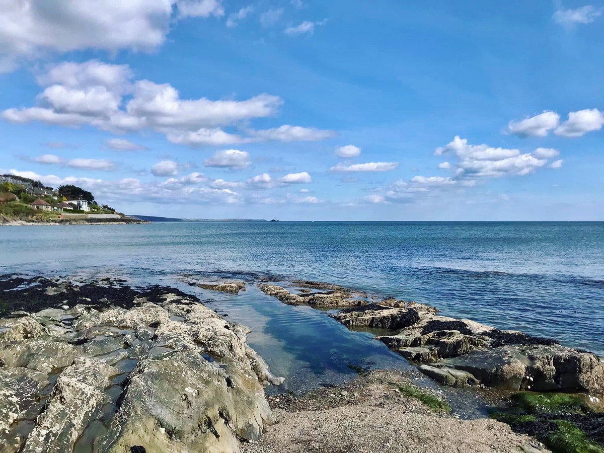 Yesterday 🌊☀️🏖 #yesterday #theview #sunshine #sea #water #rocks #sky #bluesky #bluesky #blueskies #beach #fountainstown #cork #ireland @pure_cork @corkbeo @LovingCork @yaycork @CorkDaily @CravingCork