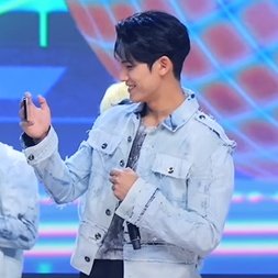 _borahoe_'s tweet photo. fuck it. mingyu filming his members every chance he gets; a thread🧵 https://t.co/mkezrZhqQa