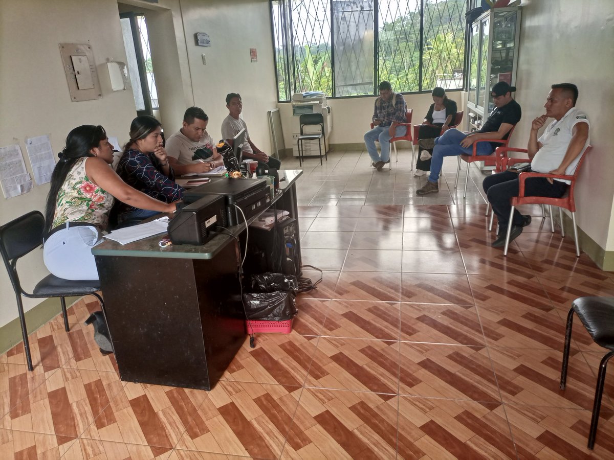 orellana_cpccs's tweet photo. #ORELLANA | El #CPCCS fomenta el fortalecimiento del #SistemaDeParticipaciónCiudadana, está vez visita el #GADPRElDorado socializando su implementación y otorgando el modelo de resolución para activar los mecanismos de participación #ElPoderCiudadano #ConsejoEnTerritorio https://t.co/AafTFYMztP