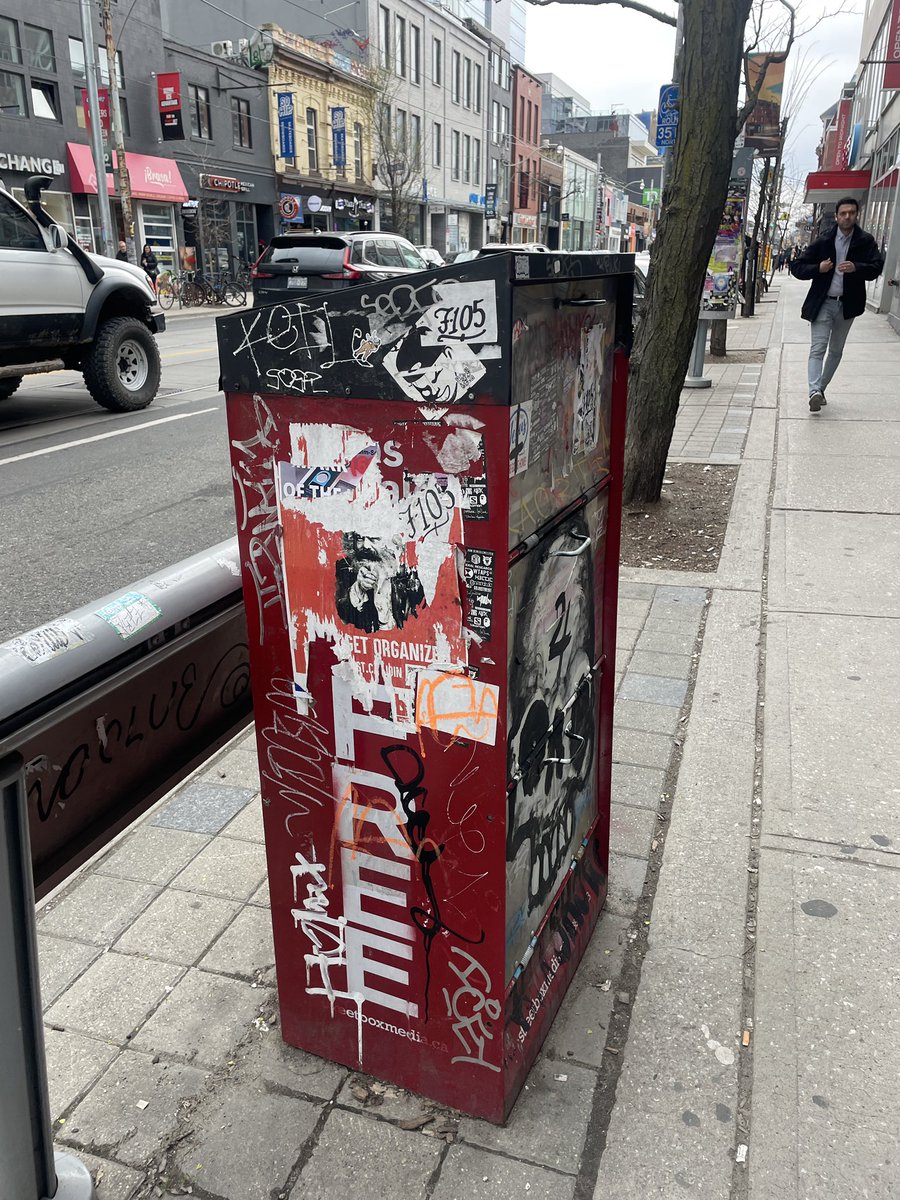 Hey @311toronto can we please get the permit holder for this newspaper box to clean it up? It collects lots of garbage inside. Does it have a proper permit in place? 

📍254 Queen St W