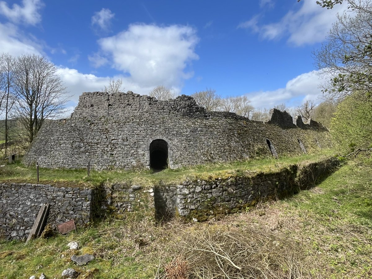 BrokenLilDolly's tweet photo. 5 mile circular walk today #Langcliffe from #Stainforth including the impressive Hoffmann Kiln on the site of the former Craven Lime Works.
#YorkshireDales https://t.co/TqWK0BTFVr