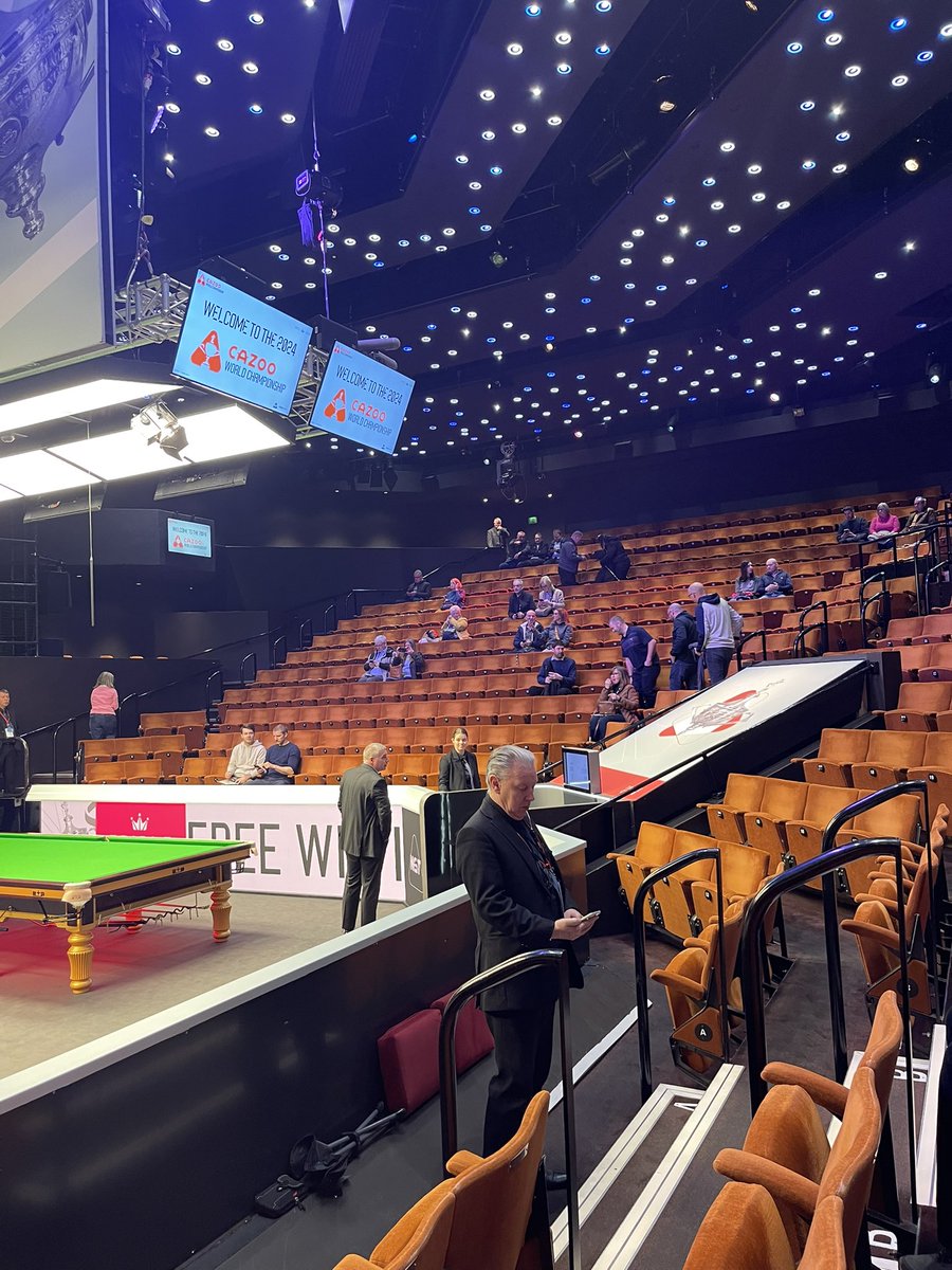 DanMcKay1984's tweet photo. Amazing experience going to the @crucibletheatre for the first time , @KyrenWilson was on red hot form π΄π‘π’π€π΅π£β«οΈβͺοΈ v Dominic dale and @JackLisowski and ding junhui on table 2 , #worldsnookerchampionships #goingnextyear https://t.co/GxvI8KFM5K