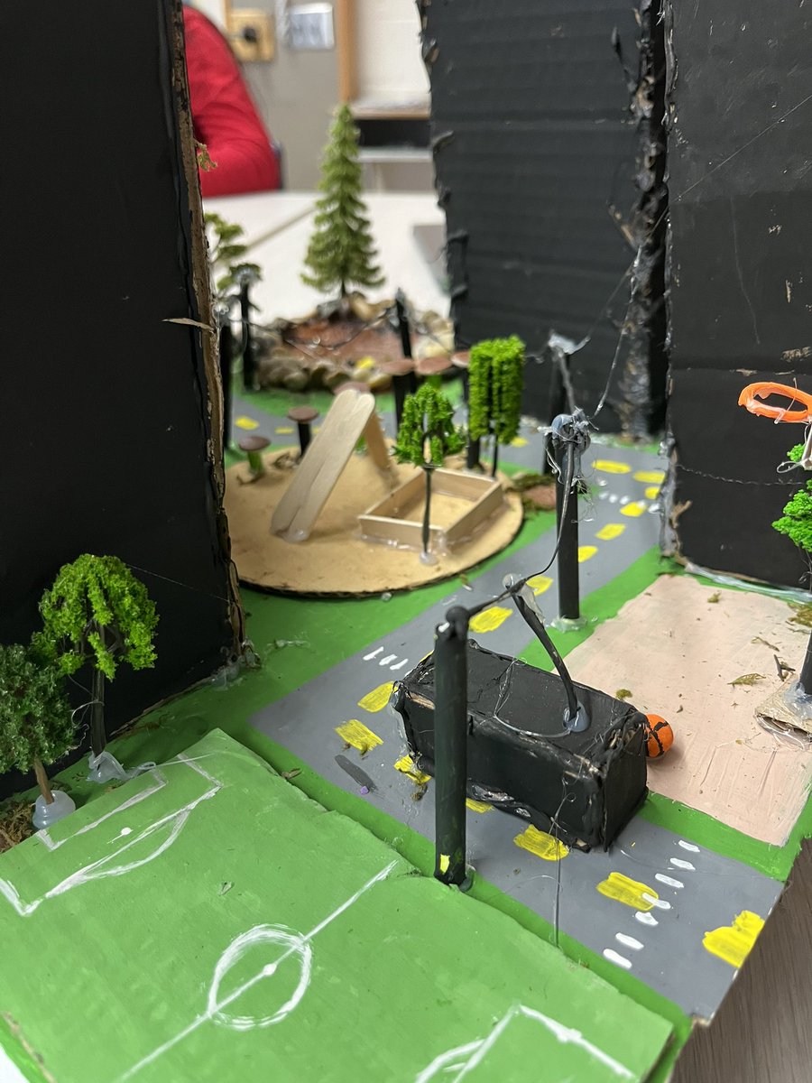 801 completed their sustainable cities for Geography class. They were tasked with making walkable city blocks with access to public transit, green space and eco-friendly architecture/infrastructure 🌳🚋 <a href="/FletchersSrPS/">Fletcher's Creek Sr. PS</a>