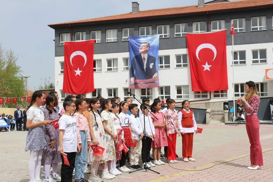 MemOrtakoy's tweet photo. 23 Nisan Ulusal Egemenlik ve Çocuk Bayramı, İlçemizde Coşkuyla Kutlandı
@Aksaray_MEM
@metinalpaslan40 
@Ramazan08484811 https://t.co/n6jb8zbqRN