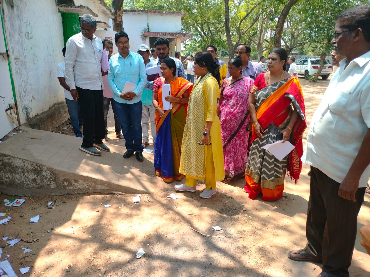 DEO_Bhadradri's tweet photo. The District Collector visited the polling stations in Pinapaka constituency as part of the conduct of the Parliament elections and examined the strong room, distribution and reception centers and other aspects. https://t.co/4O8B0d92v9