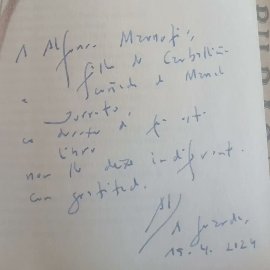 En el #diadelibro, una recomendación: "Cuadernos de viaje al país natal" del vigués <a href="/alfarmada/">Alfonso Armada</a>,  periodista de raza, escritor y celtista. Gracias tocayo por la dedicatoria y por recordarme una infancia feliz. Gracias a Manolo y a Tere también.  <a href="/UmbriaSolana/">Umbría y Solana</a>
