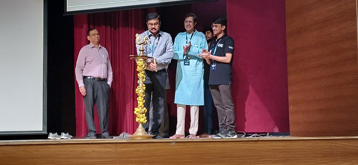 Dr Ravindra Kumar CRRI was invited as a speaker at the Global Hyperloop Competition 2024, with IIT M Director, an expert from outside India, model Hyperloop by Avishkar Team, Railway, Hyperloop Company,