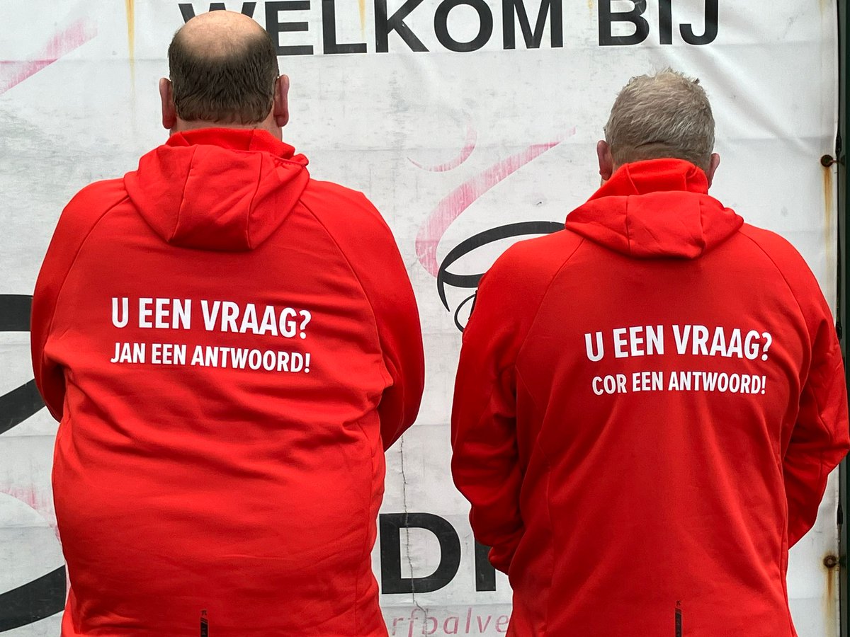 Waar zouden we zijn zonder deze mannen? Veel plezier met jullie nieuwe outfits Jan en Cor! 🙌🏻