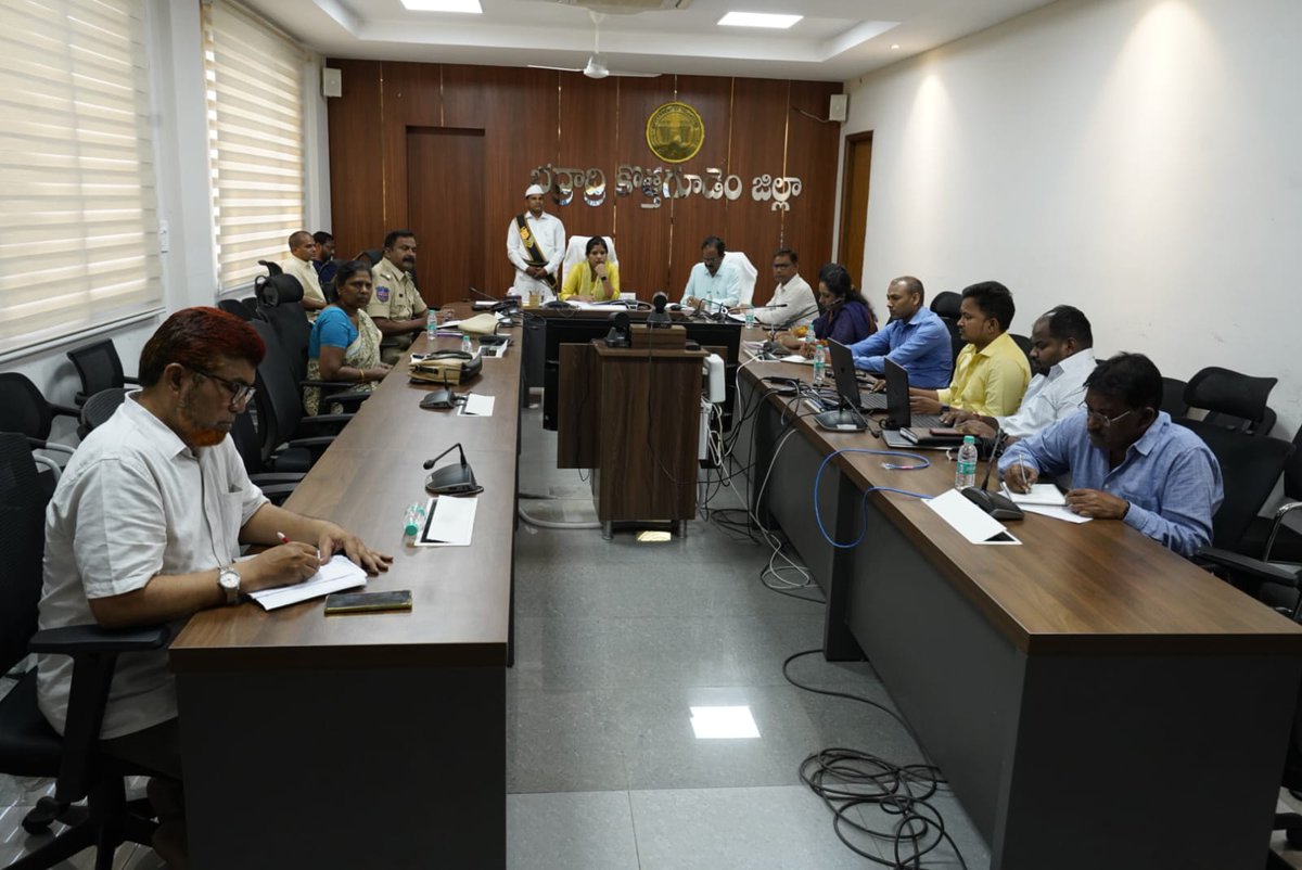 DEO_Bhadradri's tweet photo. The District Collector participated in a video conference with the Collectors, SPs &amp; concerned officials of Eluru, Khammam, Bhadradri Kothagudem Districts on issues related to illegal money, liquor transportation through inter-state check posts, (1/2) https://t.co/MgaXHav8pc
