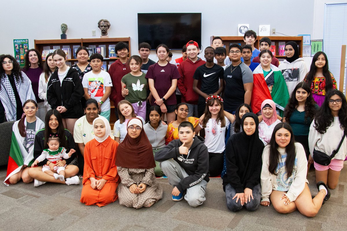 rockwoodschools's tweet photo. Students and families at Crestview (April 16) and Wild Horse (April 18) took part in International Day and Night last week, learning more about the cultures, customs, cuisine and traditions of the many countries that are represented in the schools' communities! #FocusonUnity https://t.co/90tCCr15Uv