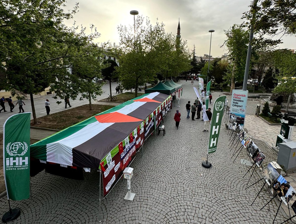 ihhkonyasube's tweet photo. İsrail'in ablukasını kaldırmak ve Gazze halkına insani yardım malzemesi ulaştırmak üzere yola çıkan Özgürlük Filosu için meydanda ilk nöbetimizi tuttuk.

Bu vicdanlı hareketin nöbetini tutmaya tüm Filistin sevdalılarını davet ediyoruz. 🇵🇸

📍Kayalıpark https://t.co/4D1002rEVz
