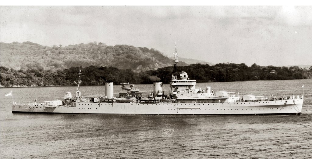 Cruisers

CL #ARALaArgentina C3 (1939-1974)

📷 2 May 1940 #PanamaCanal during her second training cruise for Naval Academy cadets

@Armada_Arg 🇦🇷