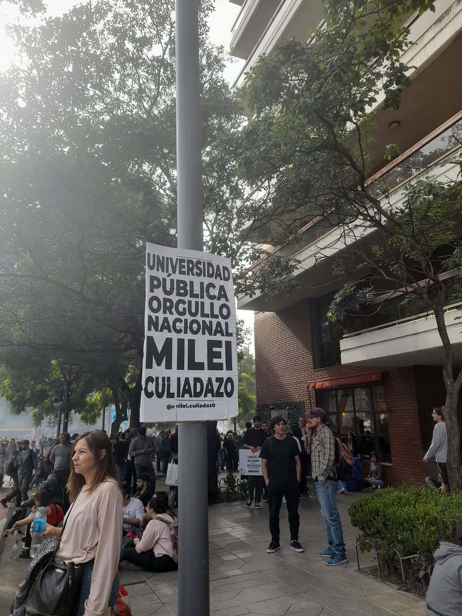 vicckcherry's tweet photo. en córdoba se anda diciendo 
#MarchaUniversitaria https://t.co/LAl9aIM14s