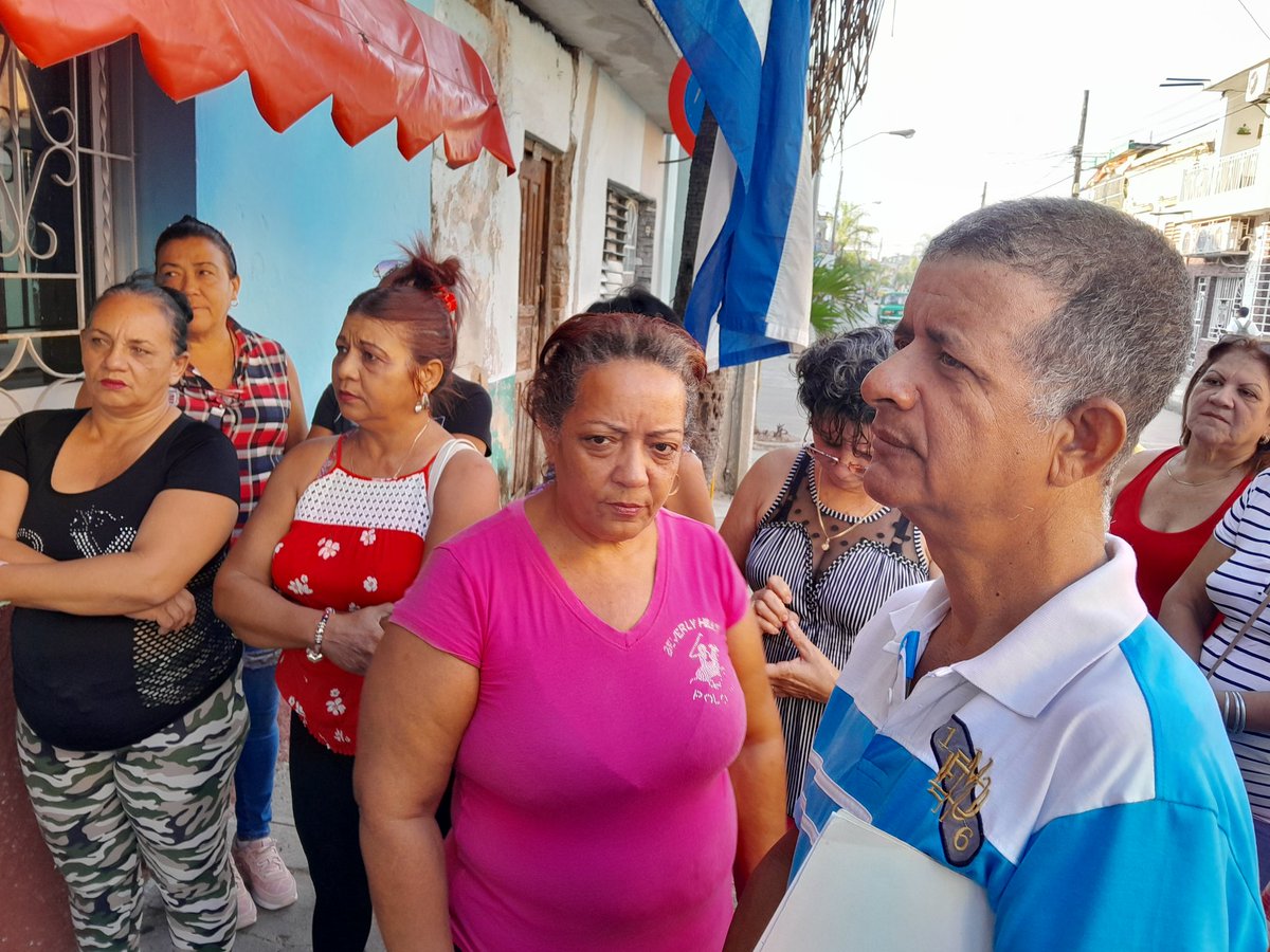 Se entrega la condición a nuestra Empresa #DioneArtesaniaIndustria 1ro de Mayo. @DiazCanelB @DrRobertoMOjeda @MMarreroCruz @YudelkisOrtizB @YanetsyTerry #CubaViveyVence