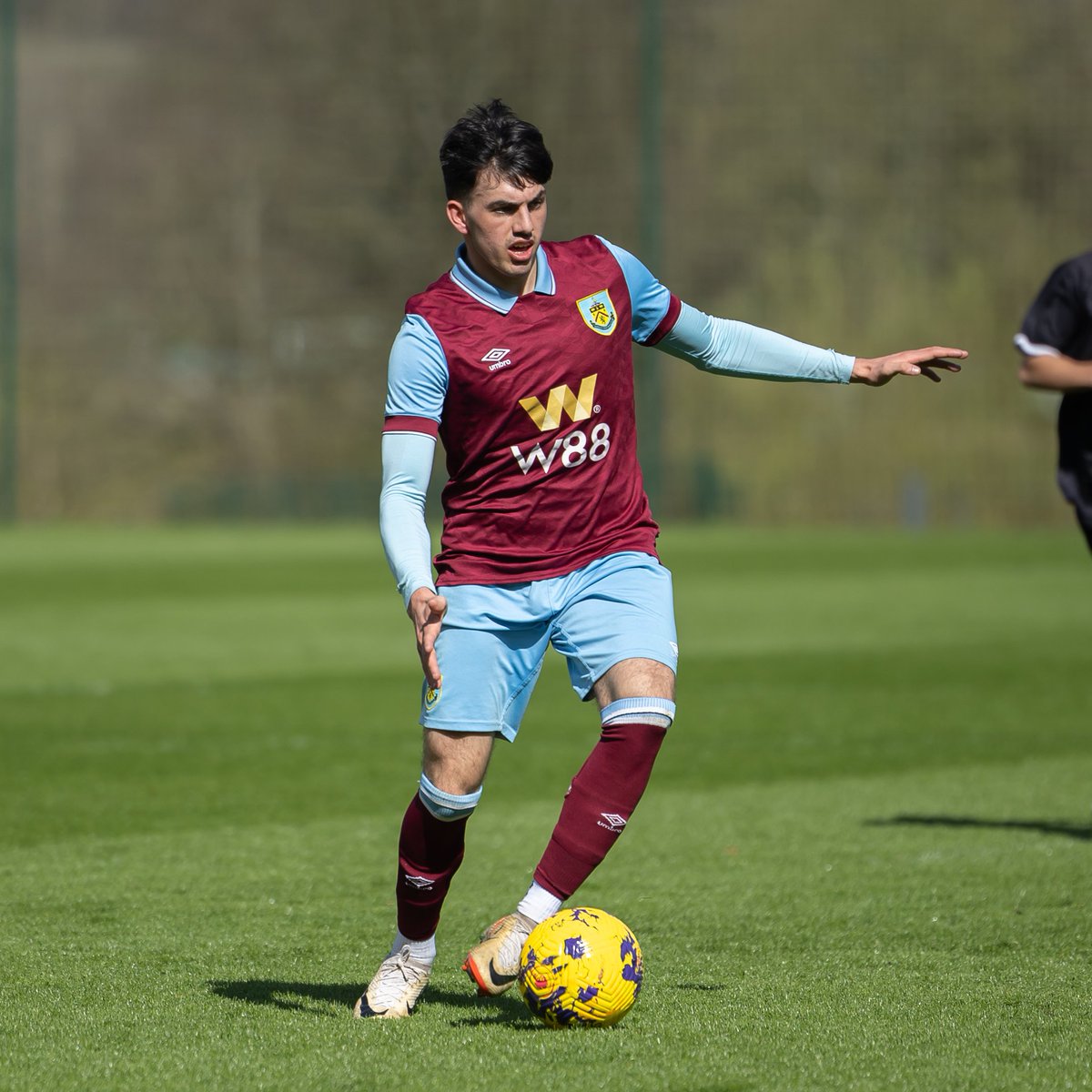 A Tommy McDermott penalty and a late Tom Tweedy strike earned the U21s a 12th Professional Development League victory of the season against @swans_academy this afternoon. Our take on the action ✍️👇 burnleyfootballclub.com/content/u21s-m…