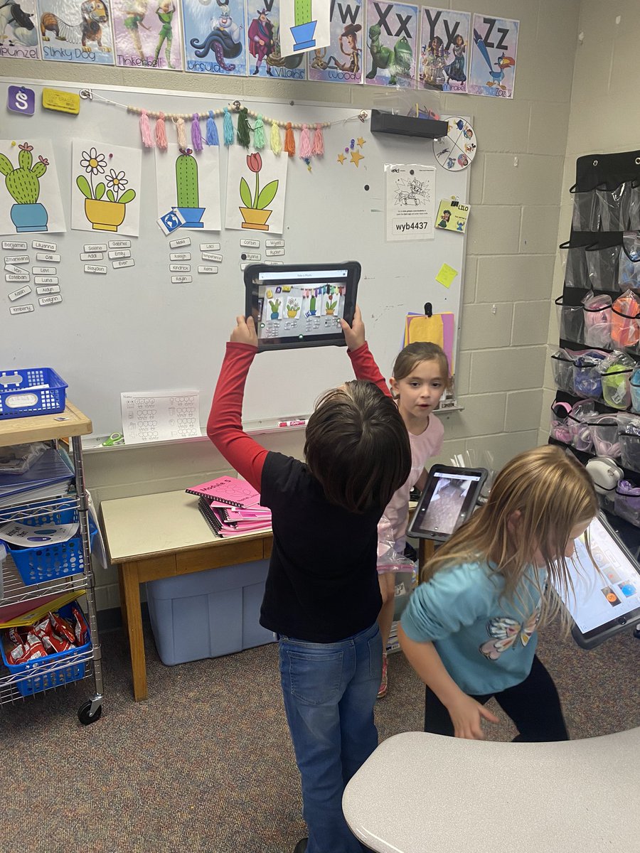 MrsSperryBPS's tweet photo. We’re going on a shape hunt in first grade! https://t.co/pQ5kaAz6YU