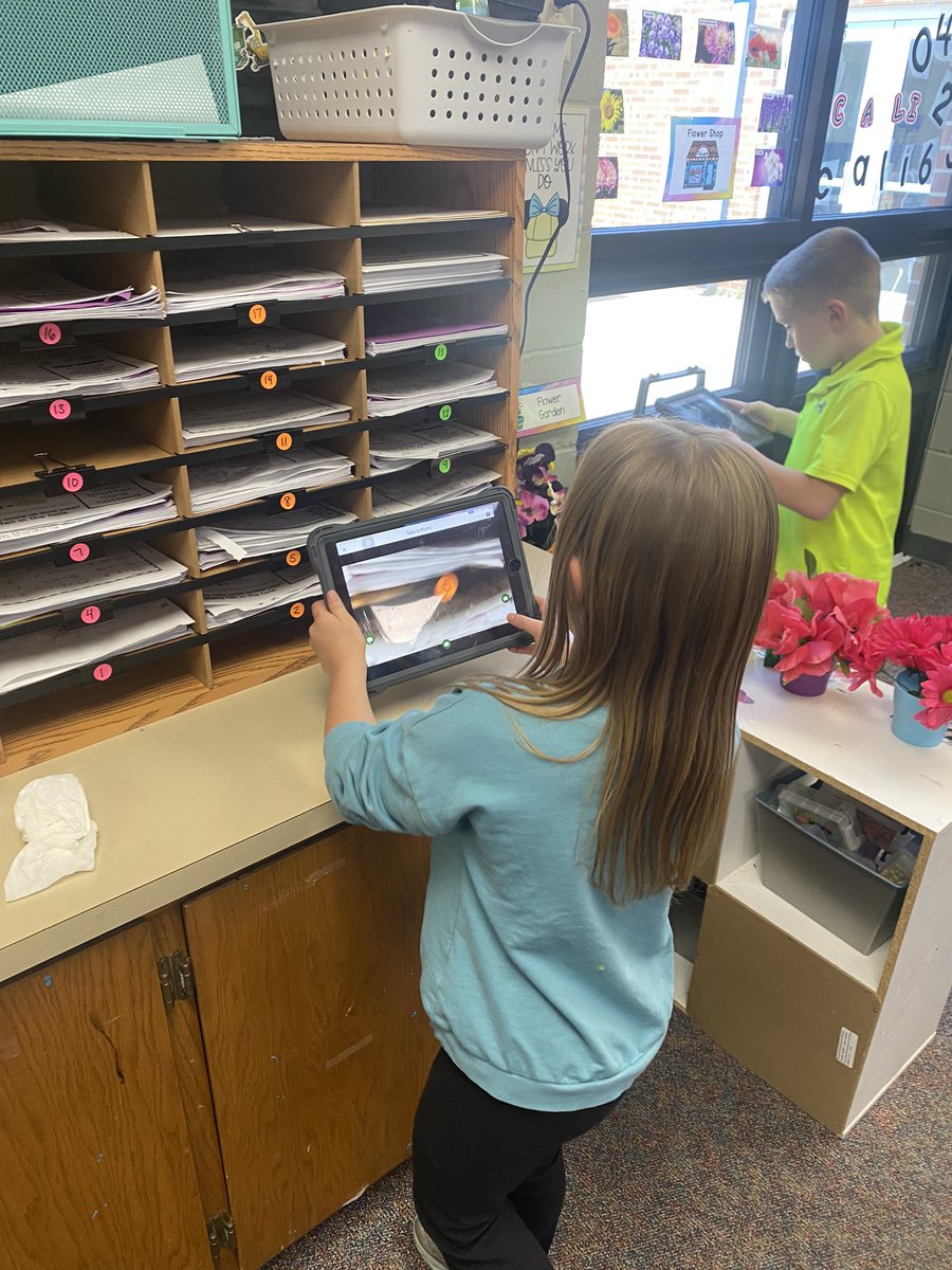 MrsSperryBPS's tweet photo. We’re going on a shape hunt in first grade! https://t.co/pQ5kaAz6YU