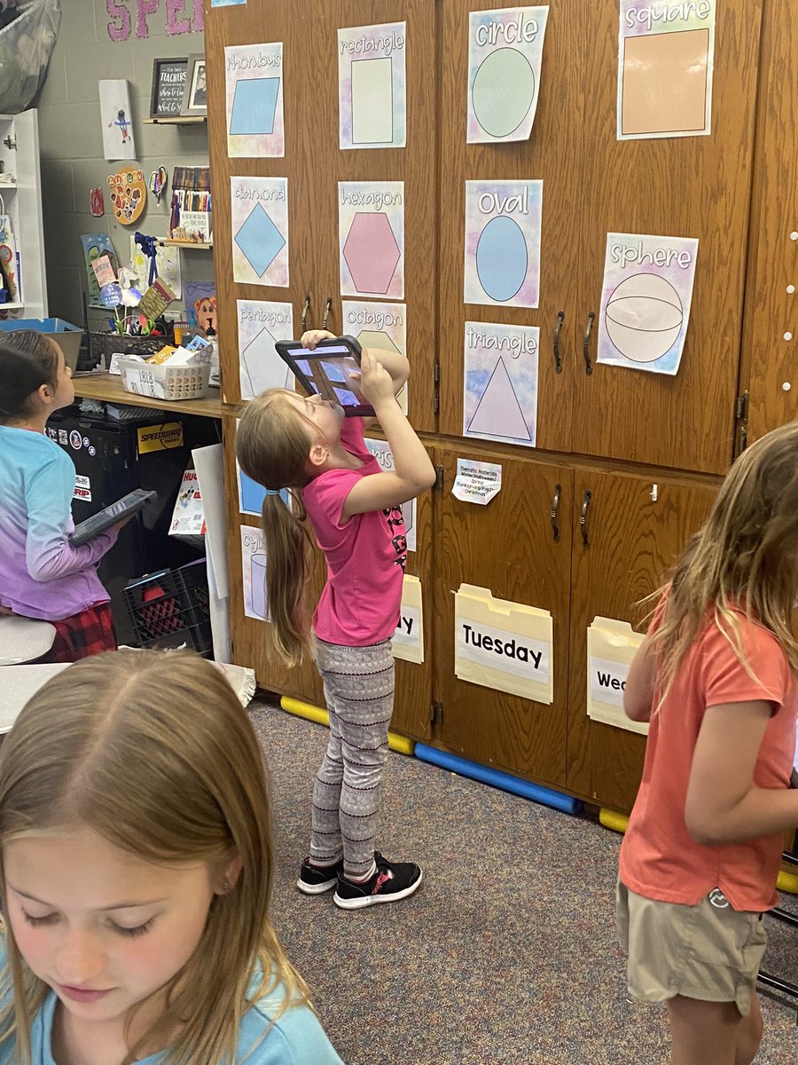 MrsSperryBPS's tweet photo. We’re going on a shape hunt in first grade! https://t.co/pQ5kaAz6YU