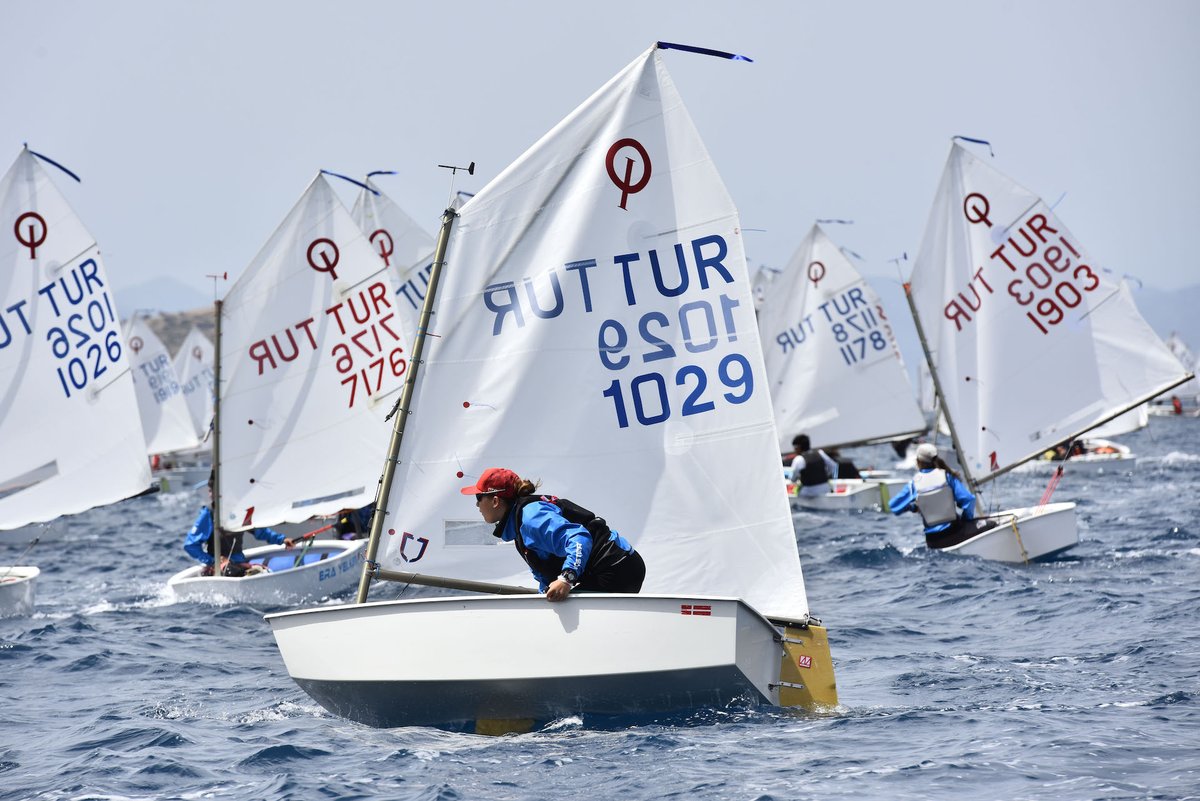TurkiyeYelken's tweet photo. TYF Yelken Ligi 2. Ayak Optimist Sınıfının 2. Gün Yarışlarından Kareler! 🙌🏻 🌊 ⛵
#türkiyeyelkenfederasyonu #tyf #tyfyelkenligi #2024türkiyeşampiyonası #optimist #optimistsailing #yalıkavakyelkenkulübü #bodrum #yalıkavak https://t.co/Zv89rHaSww
