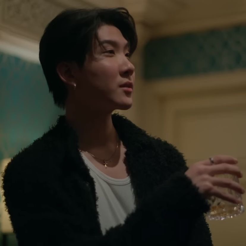 kashmino's tweet photo. Khao saw us defending an alcohol addict with our dear life so he is like now go defend a f*cking killer 😂 https://t.co/K5OUKspVUg