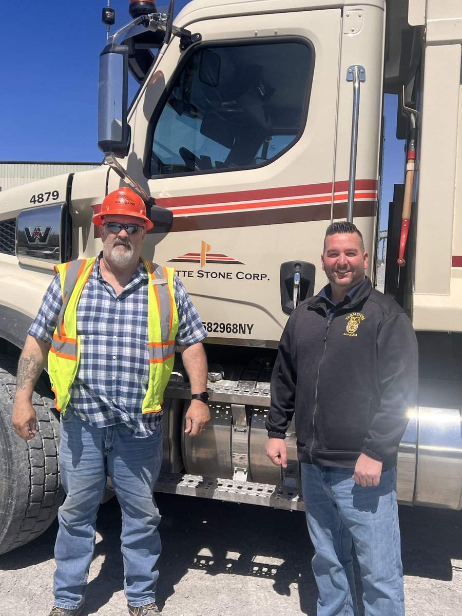 Field Representative Jason Hughes stopped by Pallette Stone today to visit with Chief Steward Kyle Perkins and also drop off contracts & applications for new hires, and go over the organizing leads incentive program. @Quacky294 #UnionJobs @KoniszewskiStan @TeamsterHughes…