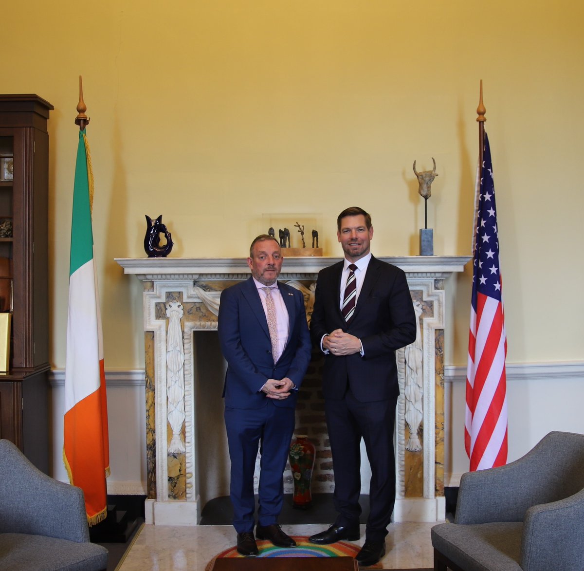 Today, the Cathaoirleach of Seanad Éireann, Jerry Buttimer, met with the U.S. Representative for California's Fourteenth Congressional District, Eric Swalwell, for a Courtesy Call. #SeeForYourself 📸bit.ly/3WcZd2G