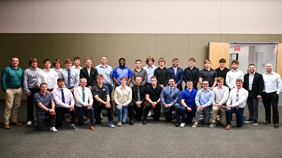 UIUPeacocks's tweet photo. Men’s Wrestling Caps Off 2023-24 Campaign With Legends Dinner #FeathersUp
🔗https://t.co/NShVJxDvtr https://t.co/MAmQKhdOoU