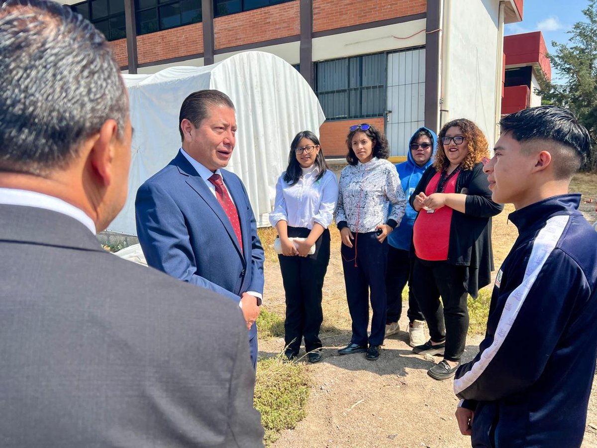 Nuestro Director General visitó el plantel Pachuca, donde tuvo encuentros y platicas con el personal y el alumnado conociendo de primera mano el ambiente laboral además las condiciones de la infraestructura.
#SomosUnEquipoTransformandoElFuturo