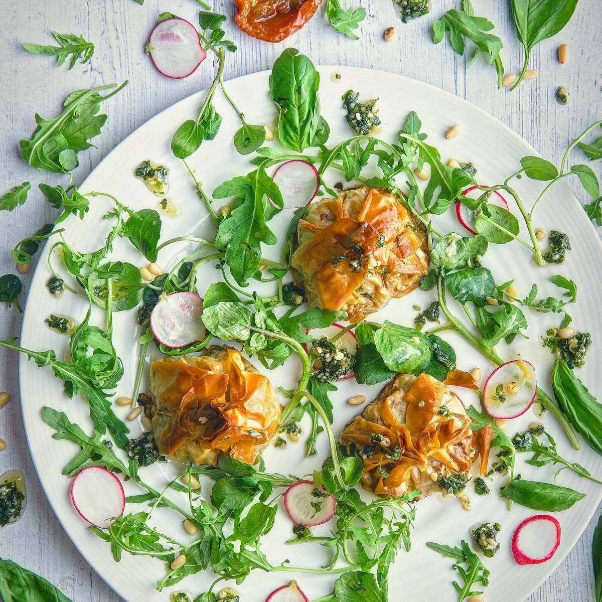 Want something light but delicious? The pheasant, pesto and mozzarella parcels are ideal. Recipe here - eatwild.co/recipes/pheasa… #tuesdayvibe #cooking