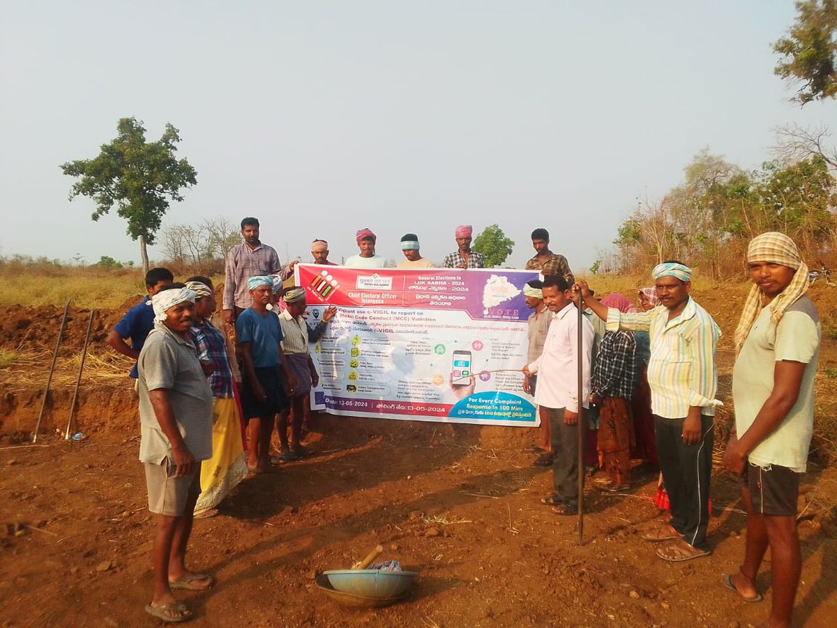 DEO_Bhadradri's tweet photo. As part of the #SVEEP program, awareness programs on the “Right to Vote” for #NREGS laborers were organized by Panchayat Raj Department across the district https://t.co/FlTzsFdiNj