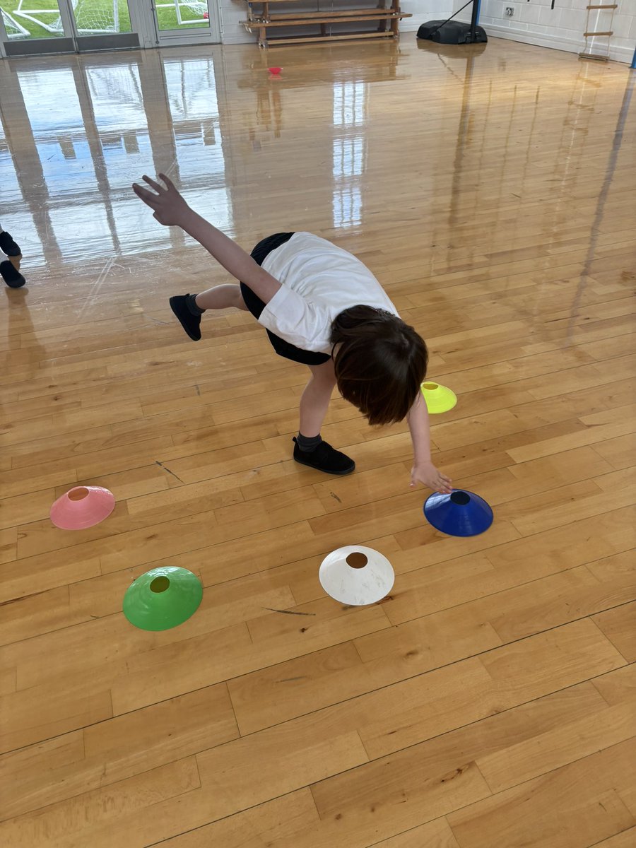 Emmaus_School's tweet photo. Year 1 enjoyed practicing their balance skills in athletics today! We are working hard to strengthen our muscles 💪🏼 #emmausyearone #emmaussport https://t.co/dXllnTS4Ce