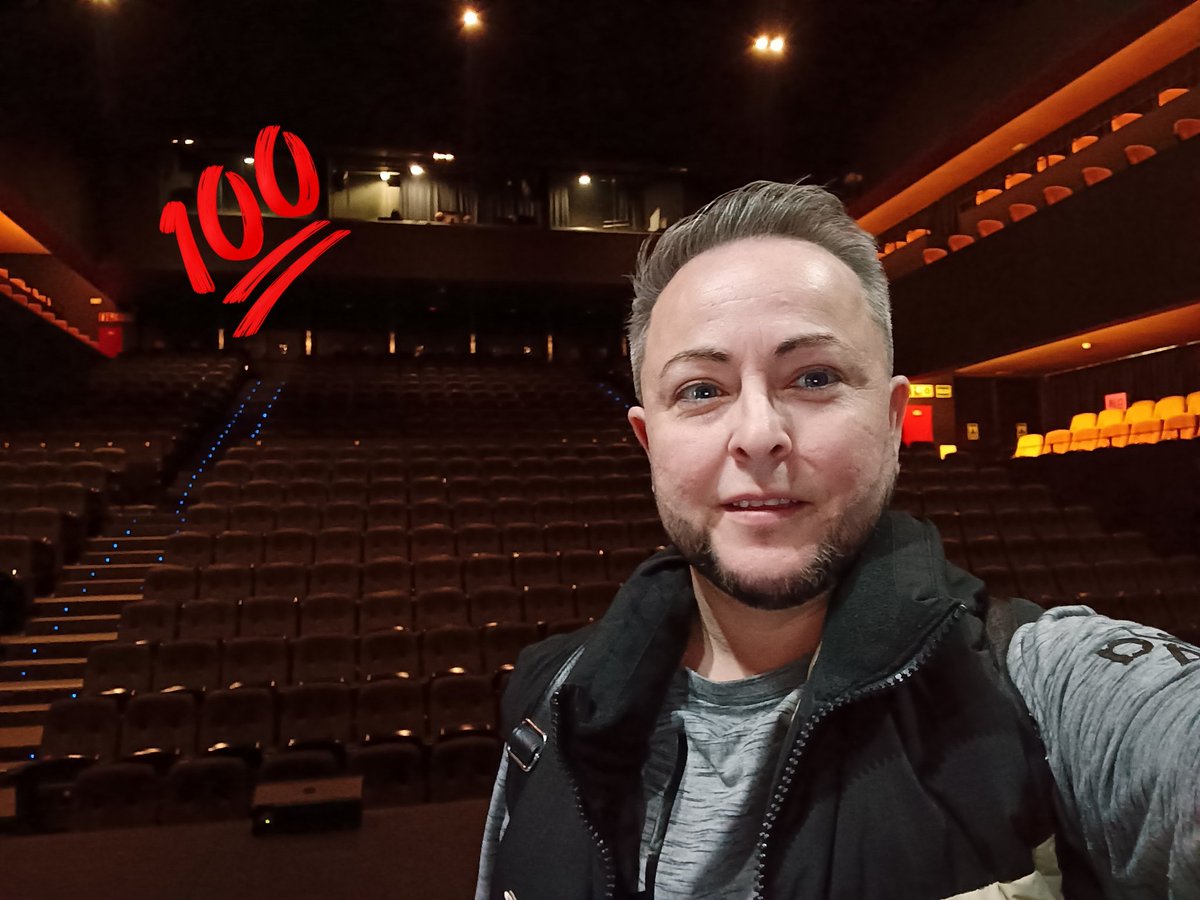 BavieraAaron1's tweet photo. En el #teatro @La_Rambleta  antes de la actuación 🎭 todo un lujo https://t.co/WpHHe5W5vs