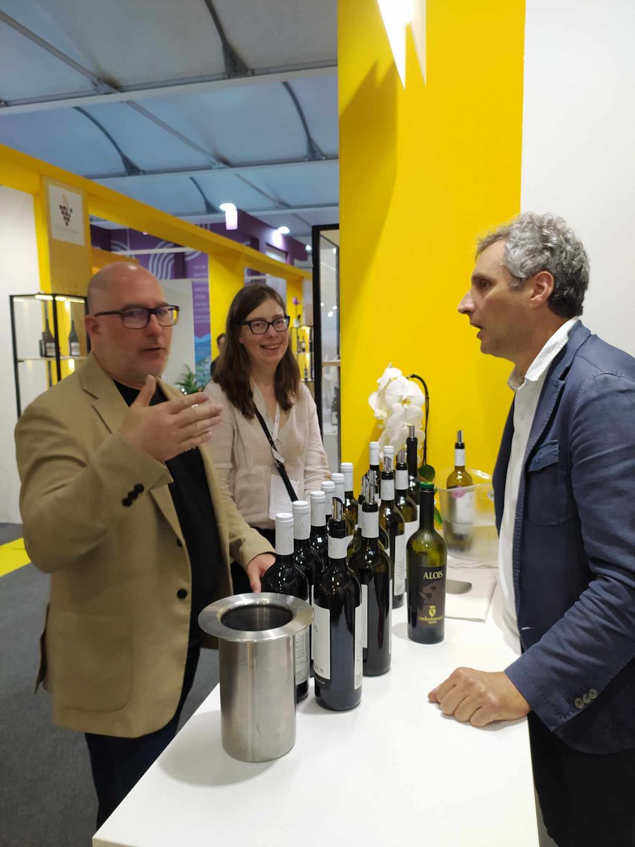 The #Pallagrello grapes are native to the Caserta area in #Campania and had their heyday during the 18th and 19th centuries when the Bourbon family was fascinated by them. #vinitaly @alois @VinitalyTasting
