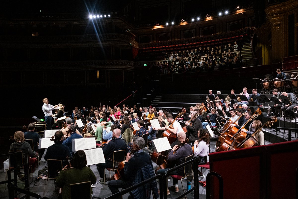 royalphilorch's tweet image. Tonight the sounds of Verdi's colossal Requiem will fill the @royalalberthall with the help of @philchorus, soprano Miah Persson, @jjohnstonmezzo, tenor David Junghoon Kim and bass Alexander Vinogradov, conducted by Vasily Petrenko.