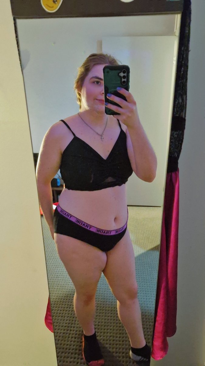 IvyWalker8302's tweet photo. 🙊1yr weight loss difference 😶‍🌫️it amazing what happens when leaving unhealthy crowd behind and be able be myself 🥰 and go out 

#weightloss #weightlossjourney #weightlosstransformation #healty #healing #exfiance #happy #free https://t.co/6KhirMBL6O