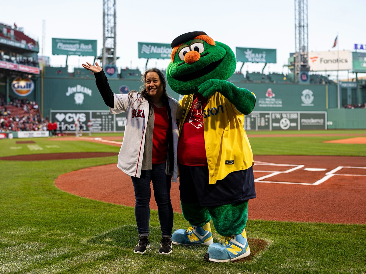 Last week, the @RedSox honored Yilitza Velez as the first Medical All-Star of the season. Yilitza has been the Team Lead for Cardiology Patient Access at BIDMC for four years. We extend our gratitude for her unwavering dedication to patients at BIDMC. Thank you, Yilitza!