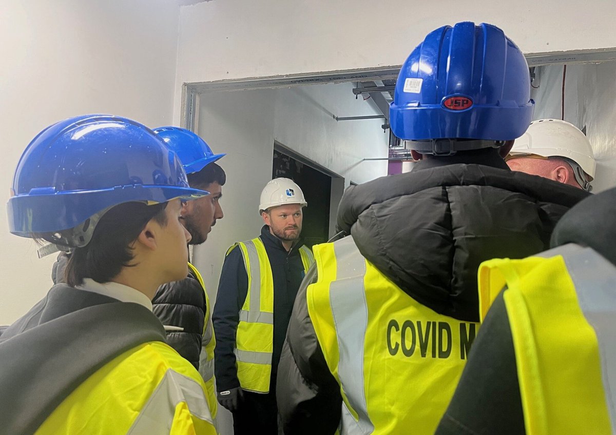 An inspiring day for our Y11 students who attended a Site Visit to @OfficialUoM Chemistry Building to explore construction related skills 🏗️ Read more about it here: buff.ly/49QCPis Thank you @HenryBrothersHB for the amazing opportunity! #MakeManchesterMagic