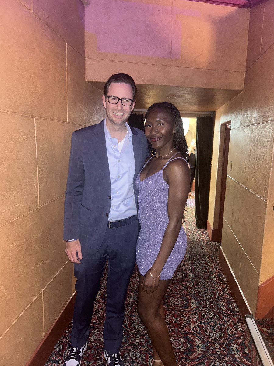 nyenuchi's tweet photo. my AD’s drippier than yours 🔥 always fitted even outside of award shows, best dressed in office 🙌🏾 @JeramiahDickey https://t.co/1DMceN0jg7
