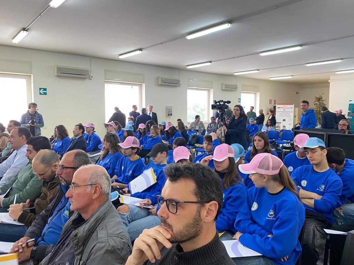 filcabari's tweet photo. #Bari Il nostro segretario generale  Luigi Sideri e vicepresidente Formedil-Bari  interviene all'incontro sulla Giornata mondiale della #sicurezza e della #salute sul #lavoro. https://t.co/VgQPnVZDbZ